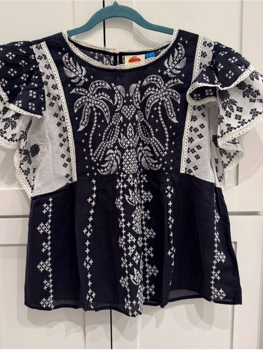 NWT FARM RIO ANTHROPOLOGIE SZ M Black and White Embroidered Flutter Sleeve Top